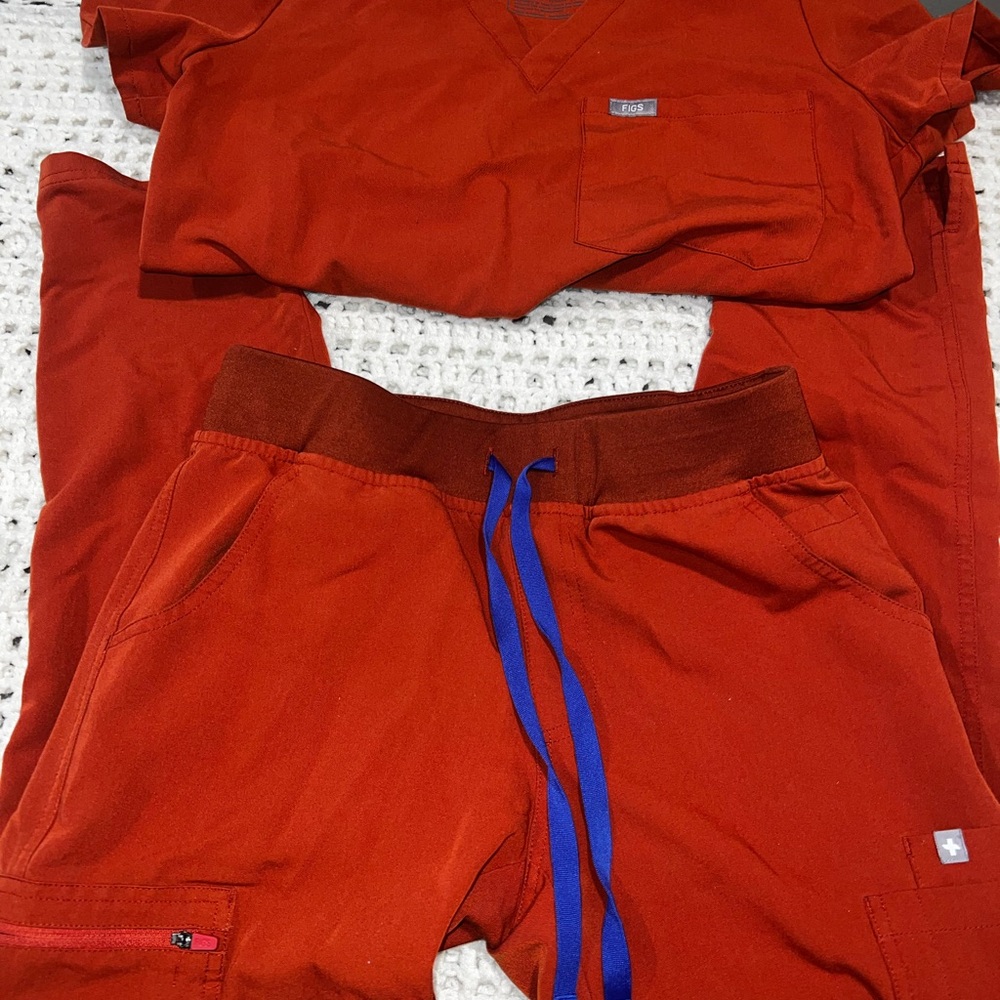 FIGS Burnt orange Top and Bottom Set